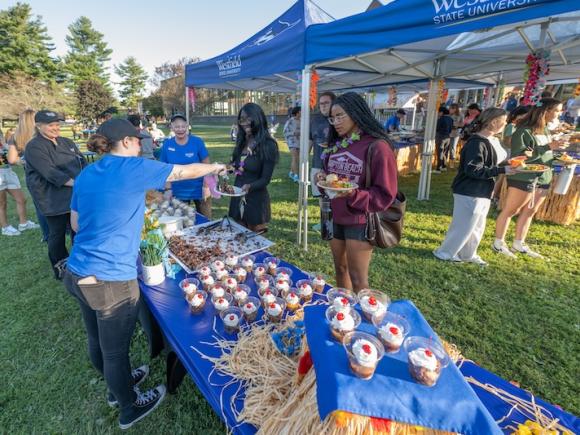 After Convocation, new first-years gathered on the Green for dinner and fun activities. 